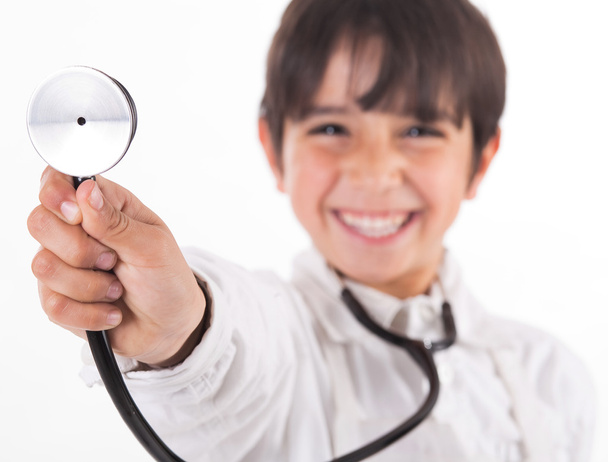 Маленький доктор показывает свой стетоскоп
 - Фото, изображение