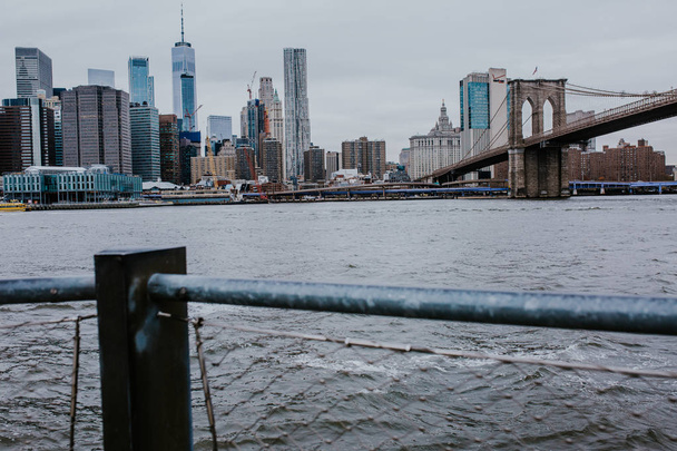 Brooklyn Bridge in New York City at dawn. - Foto, Imagen