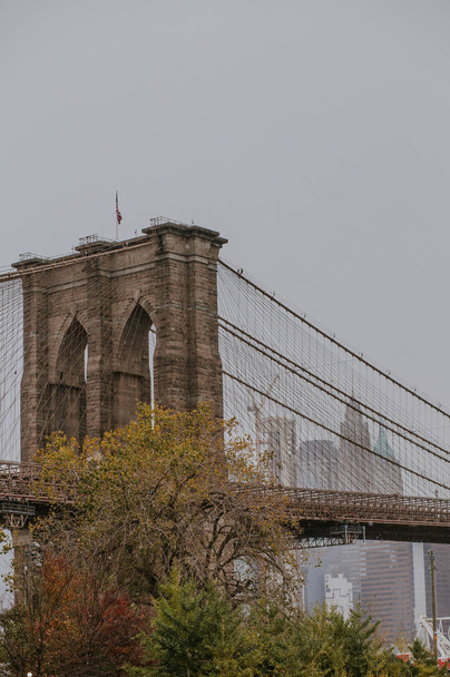 Brooklyn Bridge in New York City at dawn. - Foto, Imagem