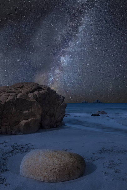Ohromující živé Mléčné dráhy složený obraz nad krajinou krásné pláže - Fotografie, Obrázek
