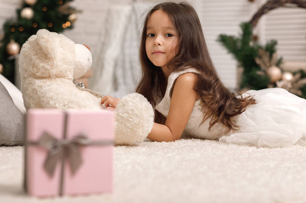 cute child girl playing with teddy bear at home - Φωτογραφία, εικόνα