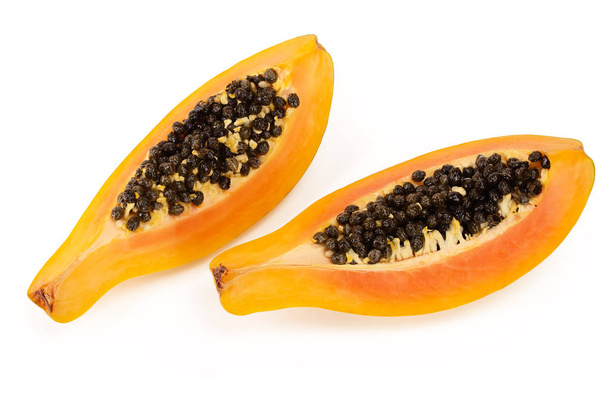 μισό ώριμο papaya απομονωθεί σε λευκό φόντο - Φωτογραφία, εικόνα