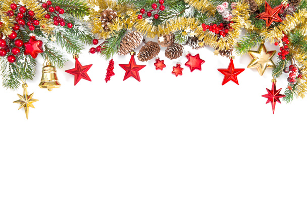Ornamenty dekorace a vánoční stromek větve na bílém pozadí - Fotografie, Obrázek