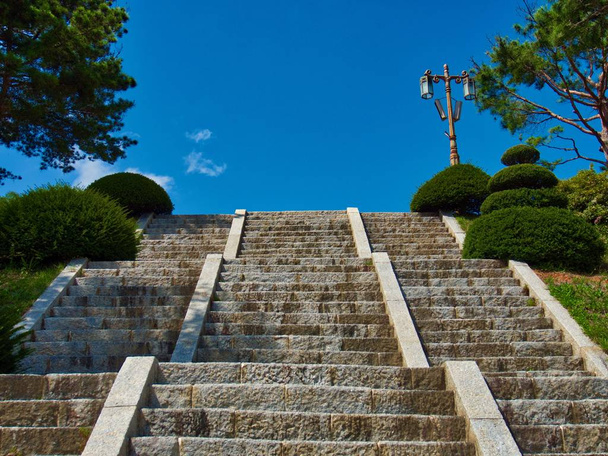 Корейская каменная лестница
 - Фото, изображение