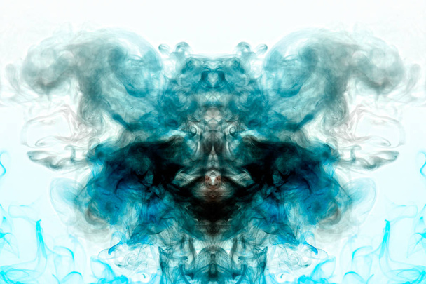 幽霊の頭の形や孤立した白地に神秘的な姿の男の青と緑の波線煙の背景。アークからの蒸気の明るい抽象的なパターン. - 写真・画像
