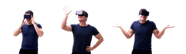 Mladý pohledný muž nosí virtuální realita Vr brýle izolované o - Fotografie, Obrázek