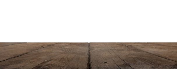dunkle rustikale Holzdielen als Tisch oder Fußboden in der Perspektive, isoliert auf weiß - Foto, Bild
