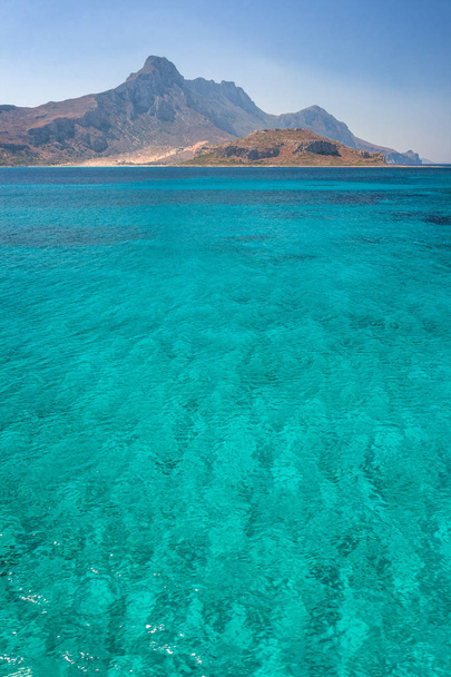Costa rochosa perto da lagoa de Balos no noroeste de Creta, Grécia, Europa
. - Foto, Imagem