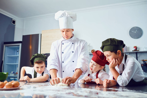 Children learn to cook in the classroom in the kitchen - Фото, зображення