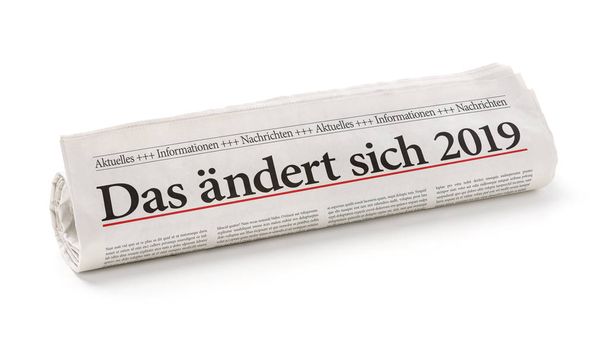 ドイツ語見出し Das aendert シーチ 2019 - 2019年の変更と丸めた新聞紙  - 写真・画像