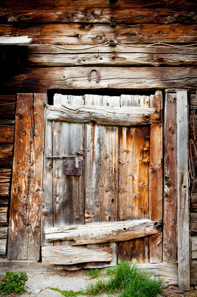 porta dell'antico fienile valtellinese
 - Foto, immagini