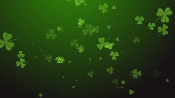Tag des Heiligen Patricks. Fallende Kleeblätter auf dunkelgrünem Hintergrund - Filmmaterial, Video