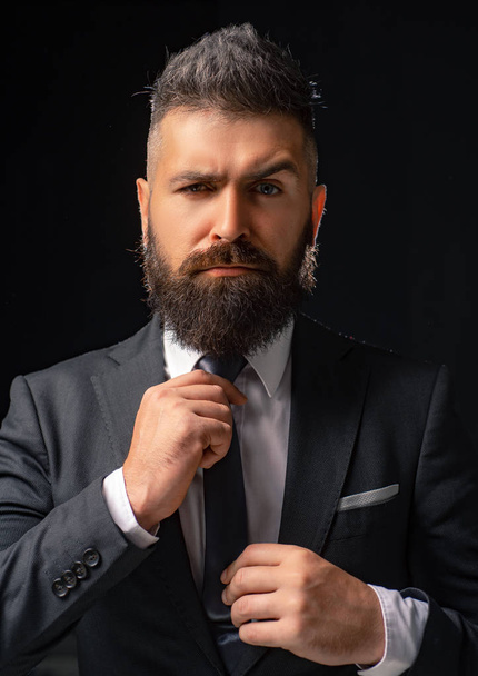 Classic costume and trend. Rich bearded man dressed in classic suits. Elegance casual dress. Fashion suit. Luxury mens clothing. Man in suit. Businessman confidence. Classical costume. Mans Fashion. - Foto, Imagem