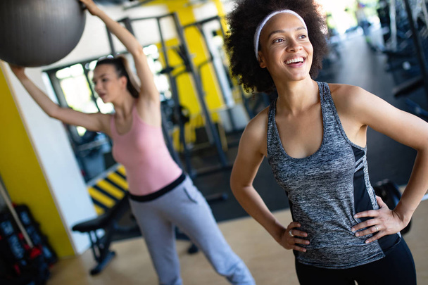 Beautiful happy women exercising together in gym - Foto, immagini