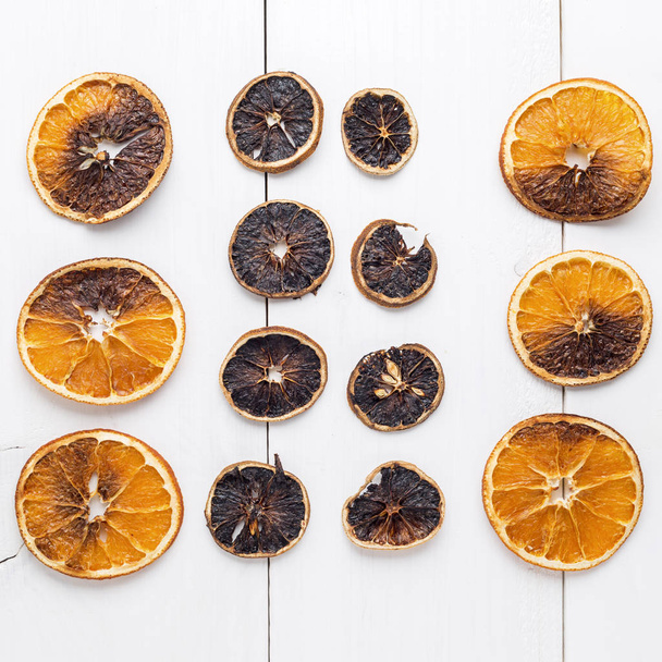 Background from dried oranges on a wooden background - Valokuva, kuva