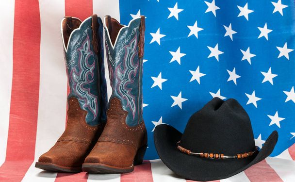 Americká vlajka klobouk a boty cowboy západní vintage. - Fotografie, Obrázek