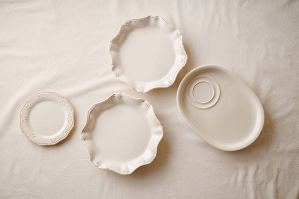 Porcelain plates on linen tablecloth, Natural materials concept  - Fotografie, Obrázek