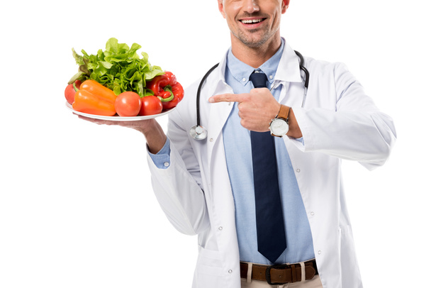 levágott megtekintése, lemez, friss zöldségek, elszigetelt fehér, egészséges táplálkozási koncepció ujjal mutatva doktor - Fotó, kép