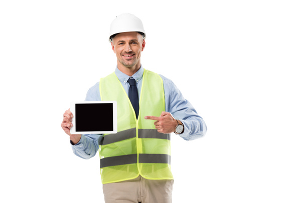 hymyilevä insinööri, joka osoittaa sormella digitaalista tablettia, jossa tyhjä näyttö on eristetty valkoisella
 - Valokuva, kuva