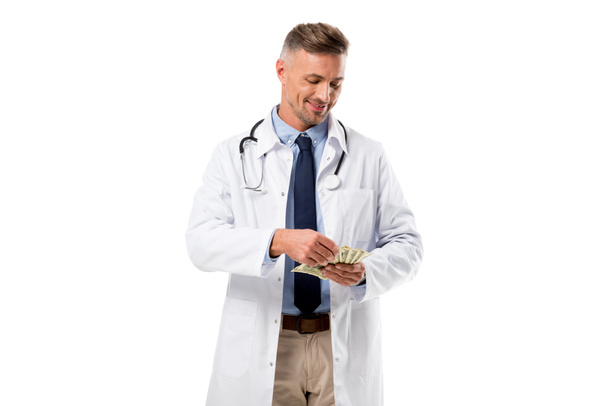 beau médecin regardant l'argent isolé sur blanc, concept d'assurance maladie
 - Photo, image