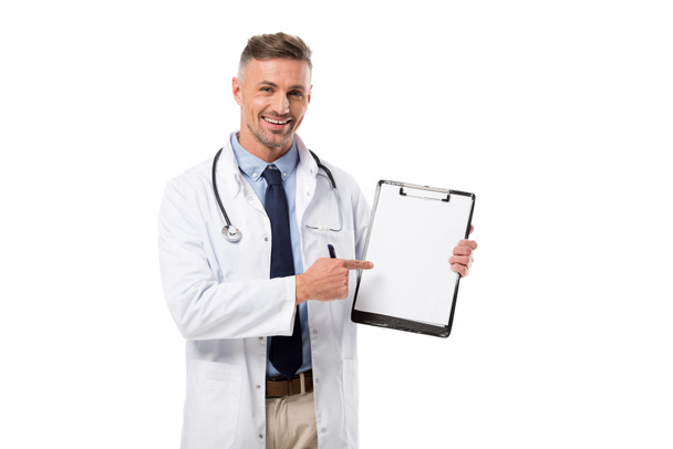 médecin souriant pointant du doigt le diagnostic isolé sur blanc
 - Photo, image