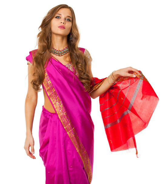 Young beautiful brunette woman in indian dress - Foto, afbeelding