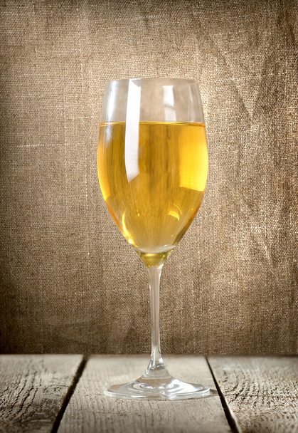 lasillinen valkoviiniä - Valokuva, kuva