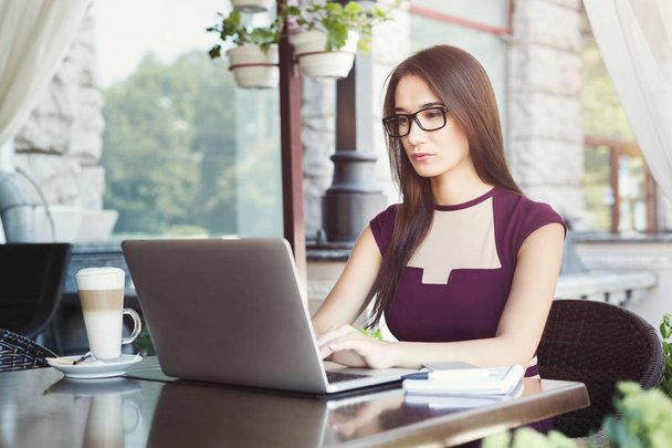 Young businesswoman outdoors working with laptop - Photo, Image