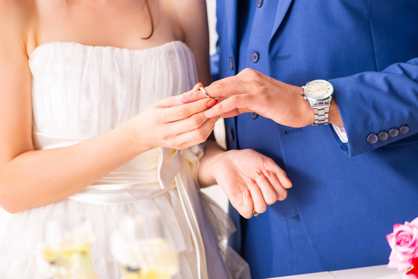 Wedding ceremony with wife and husband - Φωτογραφία, εικόνα