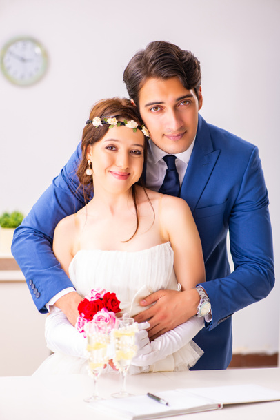 Ceremonia de boda con esposa y marido
 - Foto, imagen