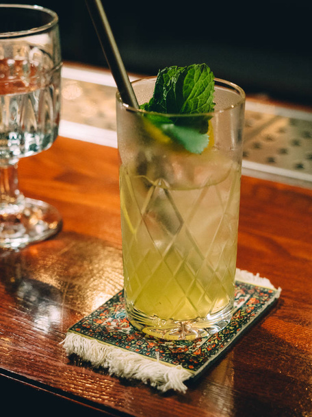 Gin tonic cocktails in glasses in bar stand. - Fotografie, Obrázek