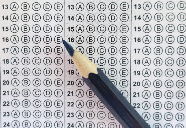 Ołówek na odpowiedzi arkusz testowy egzamin - Zdjęcie, obraz
