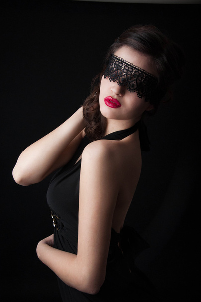 girl in a black lace mask - Foto, afbeelding