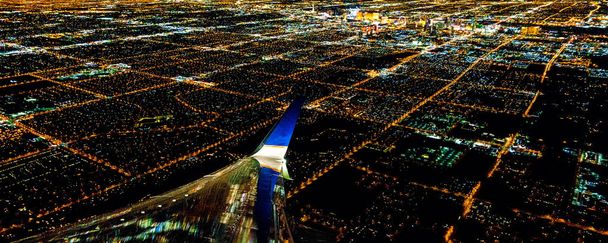 Las vegas Stadtbeleuchtung aus dem Flugzeug in der Nacht - Foto, Bild