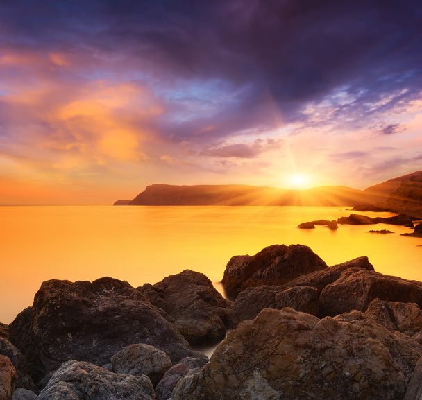 Puesta de sol mágica junto al mar
 - Foto, Imagen