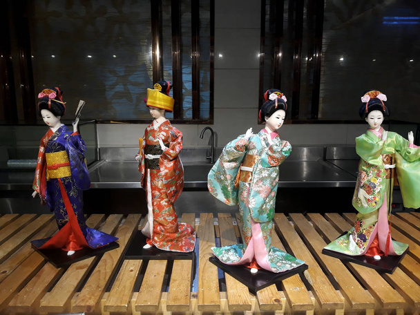 4 schöne Puppen im Kimono - Foto, Bild