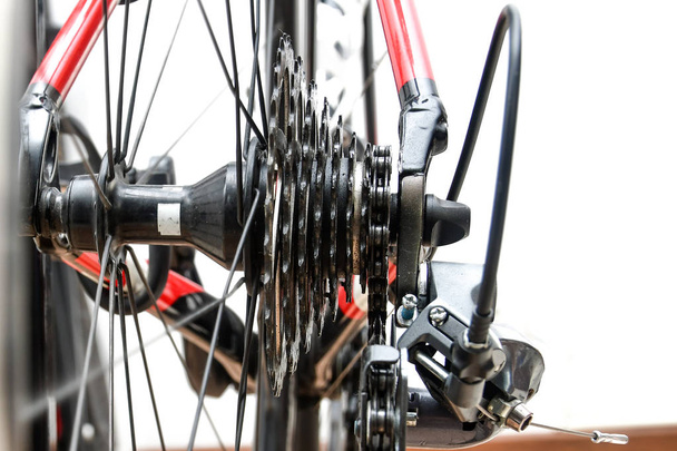 bicycle gears and rear derailleur - Foto, afbeelding