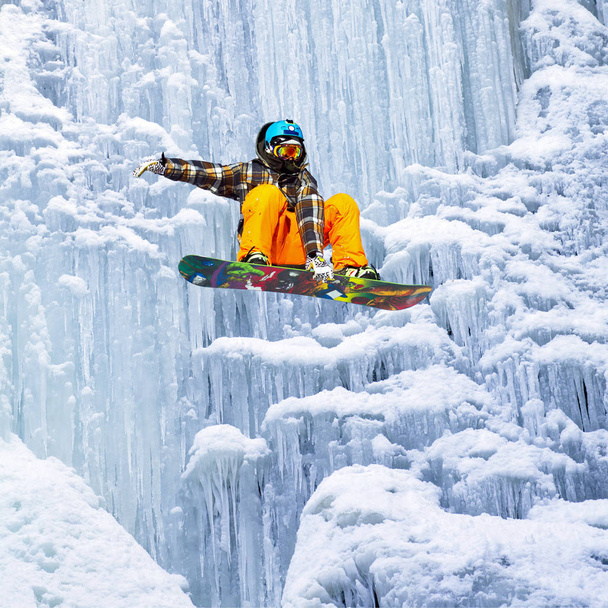 snowboarder sulla cascata di ghiaccio
 - Foto, immagini