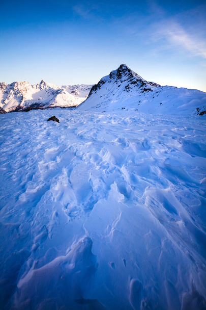 paisaje alpino de invierno - noche
 - Foto, Imagen