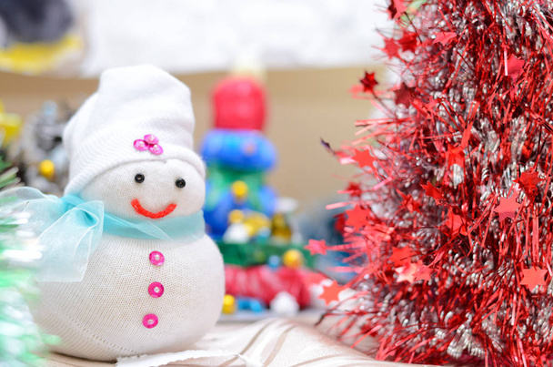 Christmas craft, snowman and Santa Claus Christmas tree. Shallow depth of field - Foto, afbeelding