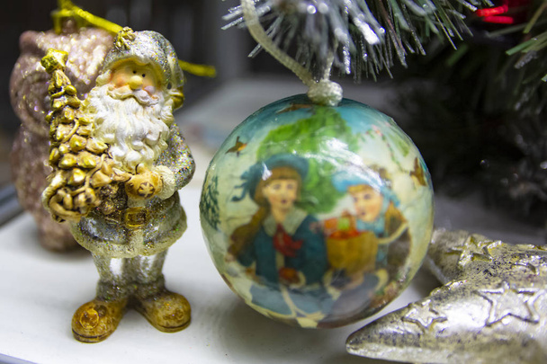 Decoraciones vintage del juguete del árbol de Navidad santa
 - Foto, imagen