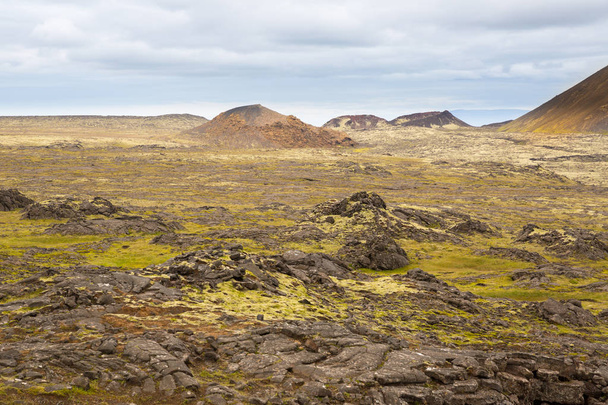 Beau paysage de montagne à Reykjanesfolkvangur, Islande
. - Photo, image