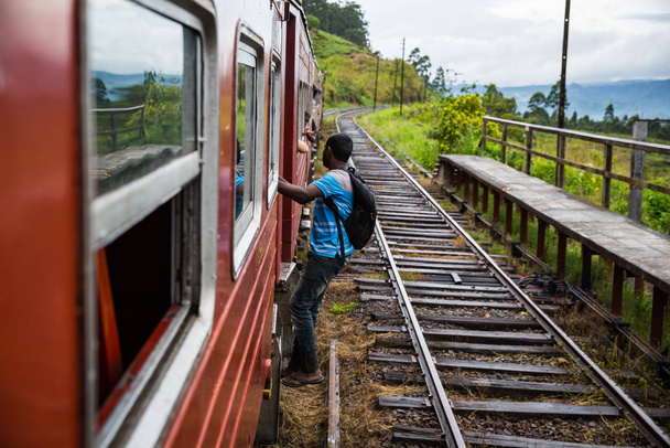 NUWARA ELIYA, SRI LANKA-APRIL 12: Old train on April 12, 2018 in Nuwara Eliya, Sri Lanka. Train on the tea plantations - Fotoğraf, Görsel