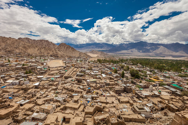 Leh city is located in the Indian Himalayas at an altitude of 3500 meters - Foto, Bild