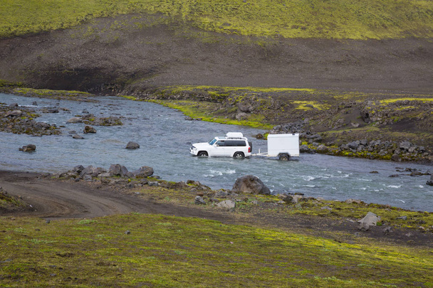 Jeep overcomes River in National Park Tosmork. Iceland. - Valokuva, kuva