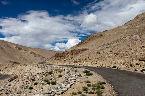 Explore province of Ladakh. The Indian Himalayas - Foto, Imagen