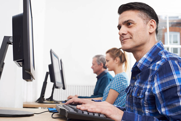 Mature Man Attending Computer Class In Front Of Screen - Foto, afbeelding
