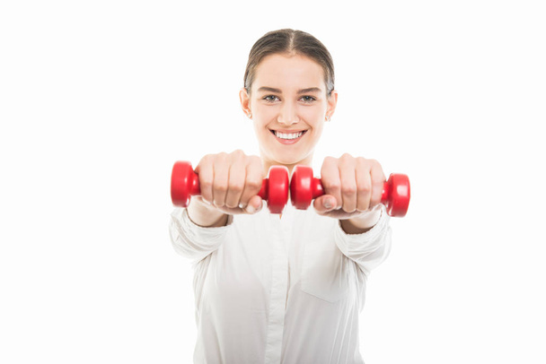 Joven mujer de negocios bonita haciendo ejercicio con pesas
 - Foto, imagen