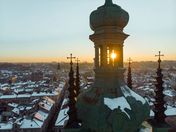 schoonheid zonsondergang over oude Europese stad. Birds eye view - Foto, afbeelding