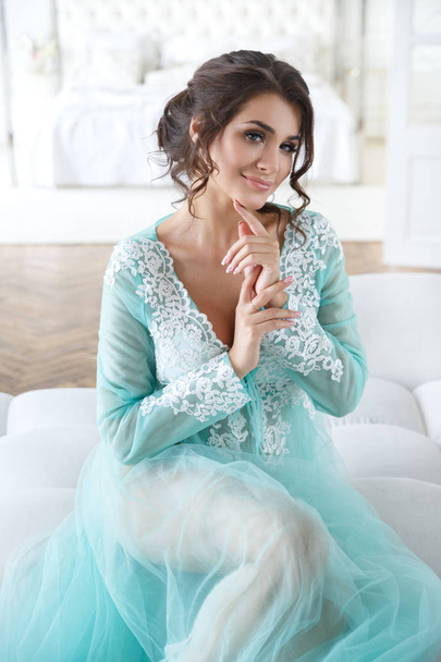 smiling bride in delicate mauve dressing gown in boudoir - Фото, зображення